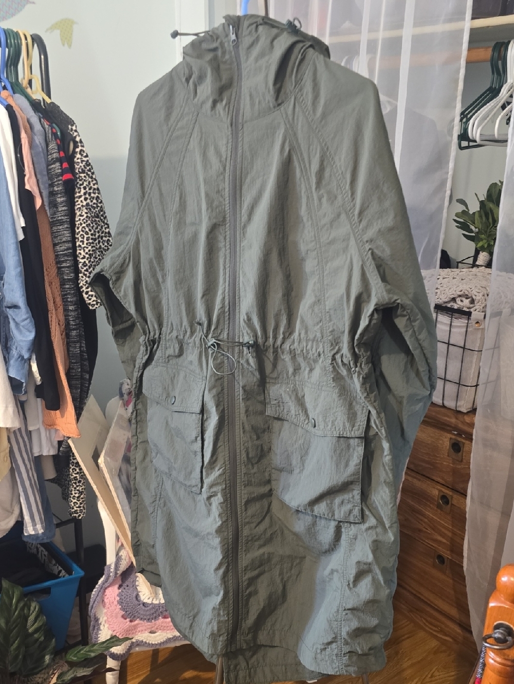 George Lightweight Hooded Long Anorak Nylon Jacket in Olive Green Pockets Large